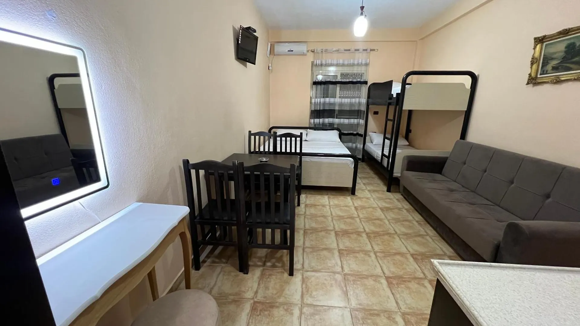 Hotel Asteri Velipojë 2*,