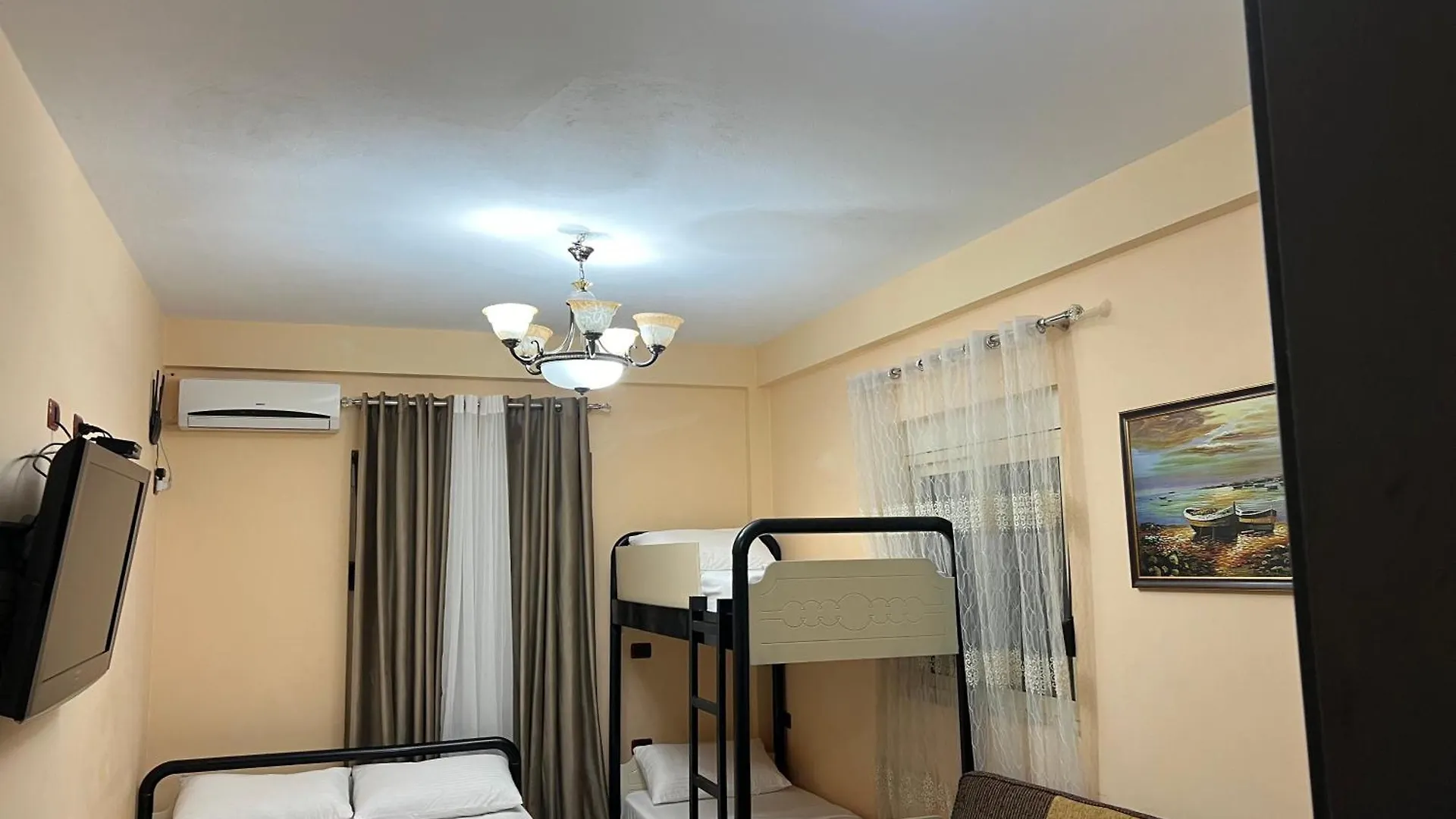 Hotel Asteri Velipojë 2*,